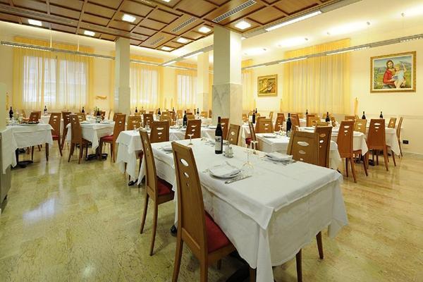 Hotel Adler Алассио Экстерьер фото
