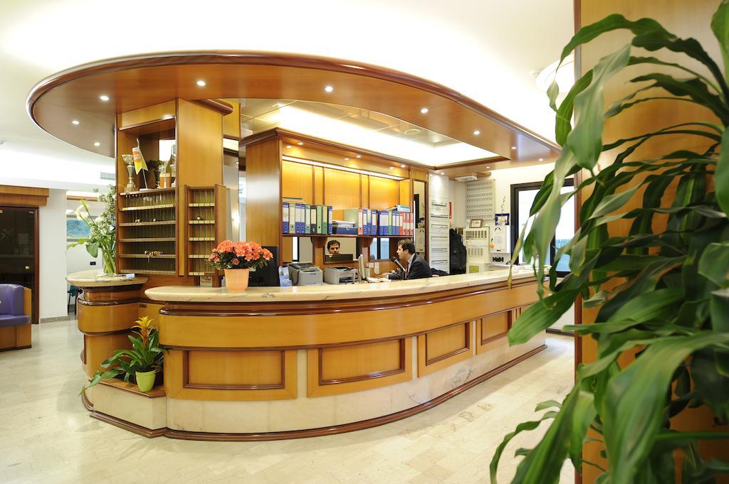 Hotel Adler Алассио Экстерьер фото