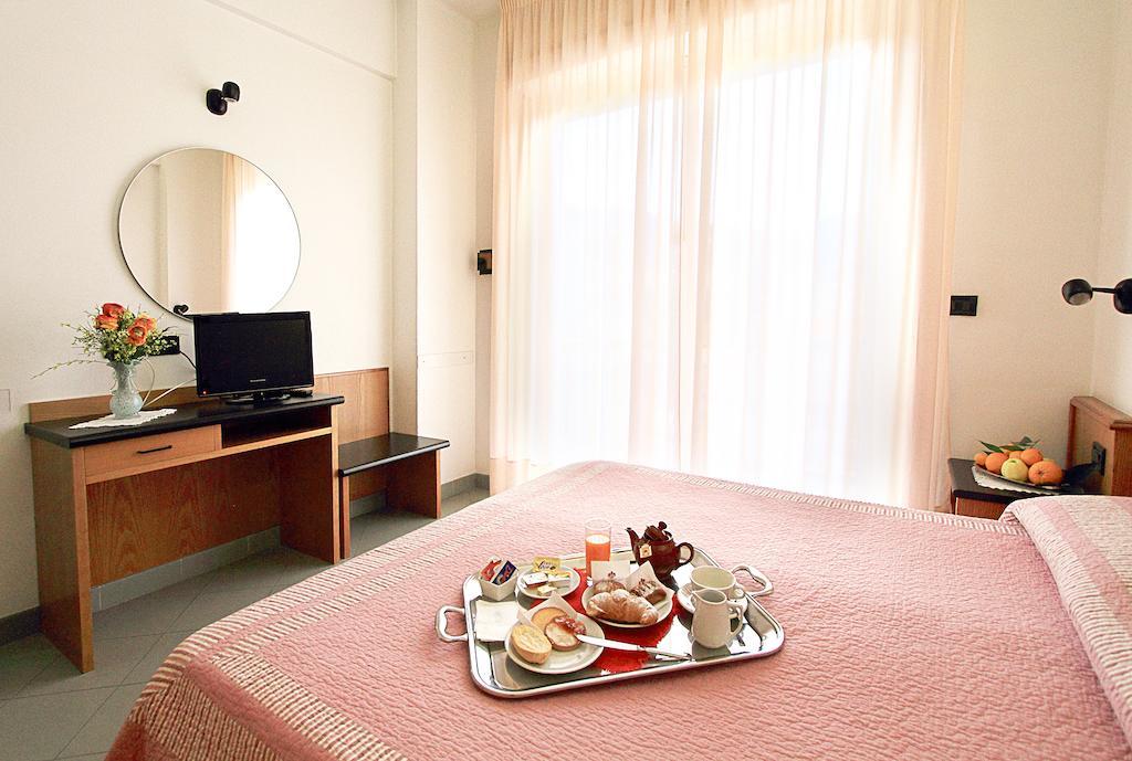 Hotel Adler Алассио Экстерьер фото