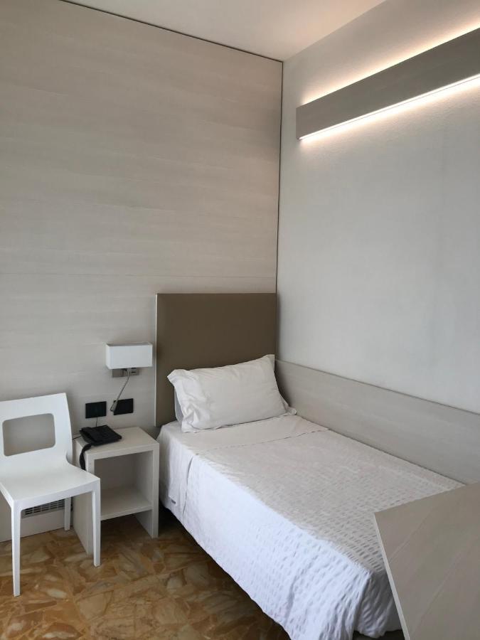 Hotel Adler Алассио Экстерьер фото